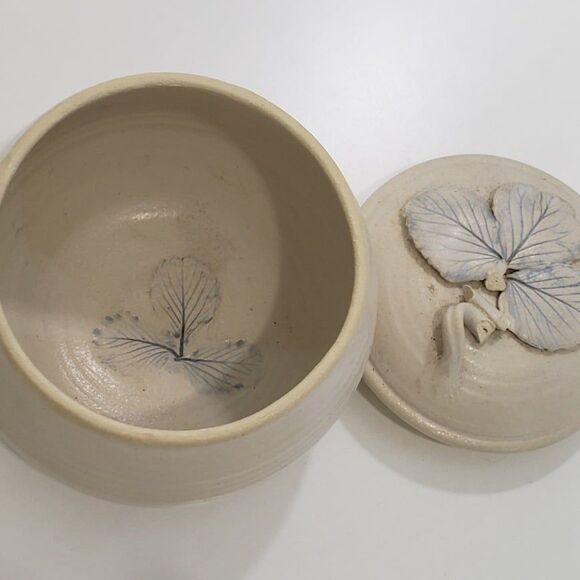 Beautiful Trinket Pottery Bowl with Lid; Approx. 4.5 x 4.5 - Picture 2 of 7